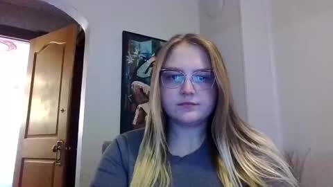 Snapshot of phatassblond chatting on February 9, 6:47 pm PhatAssBlond online show from February 9, 6:47 pm