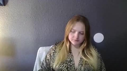 Snapshot of phatassblond chatting on March 10, 5:07 pm PhatAssBlond online show from March 10, 5:07 pm