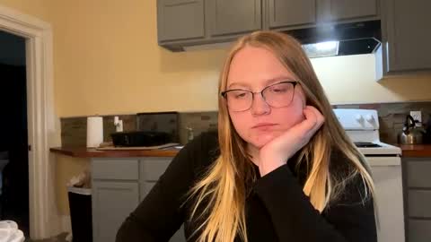 Snapshot of phatassblond chatting on February 5, 8:35 pm PhatAssBlond online show from February 5, 8:35 pm