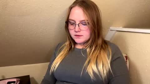 Snapshot of phatassblond chatting on January 31, 2:15 am PhatAssBlond online show from January 31, 2:15 am
