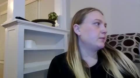 Snapshot of phatassblond chatting on February 11, 1:10 am PhatAssBlond online show from February 11, 1:10 am