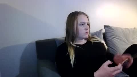 Snapshot of phatassblond chatting on February 13, 12:46 am PhatAssBlond online show from February 13, 12:46 am