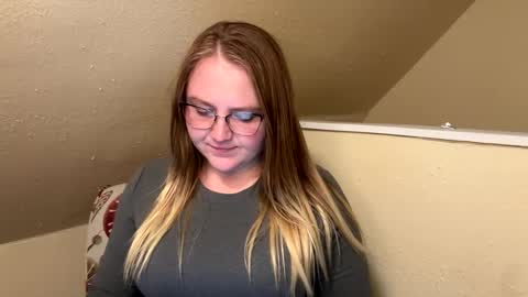 Snapshot of phatassblond chatting on February 4, 12:51 am PhatAssBlond online show from February 4, 12:51 am