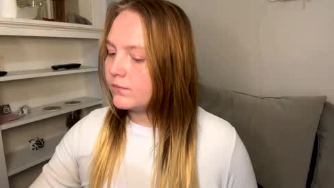 Snapshot of phatassblond chatting on February 15, 11:47 pm PhatAssBlond online show from February 15, 11:47 pm
