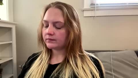 Snapshot of phatassblond chatting on February 17, 5:44 pm PhatAssBlond online show from February 17, 5:44 pm