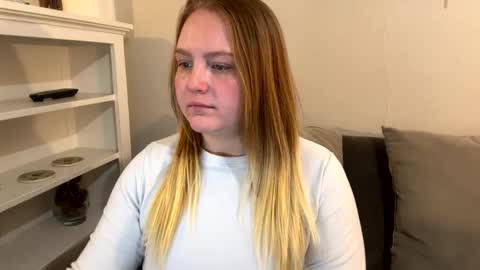 Snapshot of phatassblond chatting on February 15, 3:39 pm PhatAssBlond online show from February 15, 3:39 pm