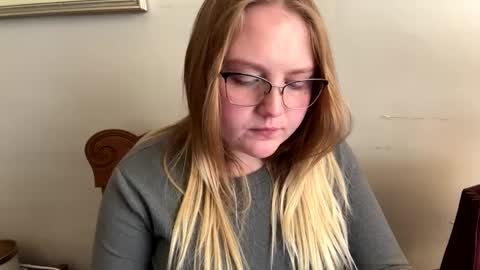 Snapshot of phatassblond chatting on January 28, 9:08 pm PhatAssBlond online show from January 28, 9:08 pm