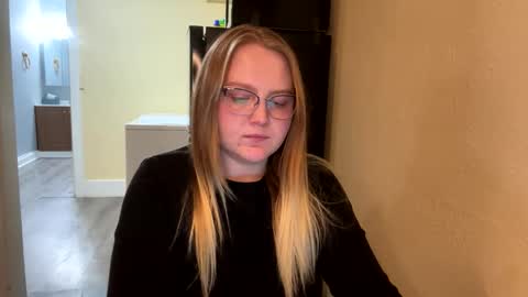 Snapshot of phatassblond chatting on February 5, 11:50 pm PhatAssBlond online show from February 5, 11:50 pm