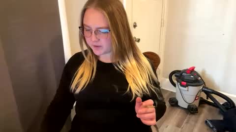 Snapshot of phatassblond chatting on January 21, 8:21 pm PhatAssBlond online show from January 21, 8:21 pm