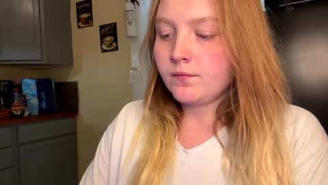 Snapshot of phatassblond chatting on February 6, 3:06 am PhatAssBlond online show from February 6, 3:06 am