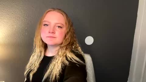 Snapshot of phatassblond chatting on February 21, 5:53 pm PhatAssBlond online show from February 21, 5:53 pm