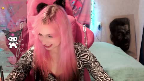Snapshot of pineapple_dope chatting on January 20, 12:36 am Nancy online show from January 20, 12:36 am
