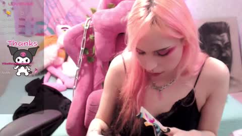 Snapshot of pineapple_dope chatting on March 1, 1:43 am Nancy online show from March 1, 1:43 am