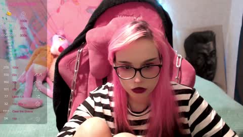 Snapshot of pineapple_dope chatting on January 16, 1:27 am Nancy online show from January 16, 1:27 am