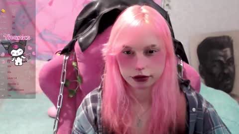Snapshot of pineapple_dope chatting on February 11, 10:18 pm Nancy online show from February 11, 10:18 pm