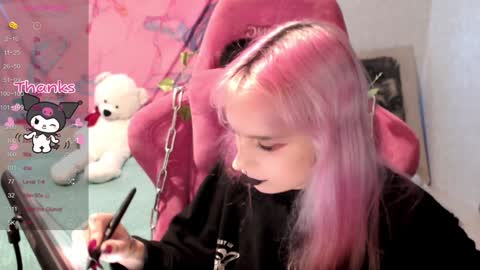 Snapshot of pineapple_dope chatting on December 4, 9:18 pm Nancy online show from December 4, 9:18 pm