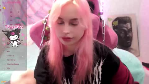 Snapshot of pineapple_dope chatting on February 25, 12:47 am Nancy online show from February 25, 12:47 am