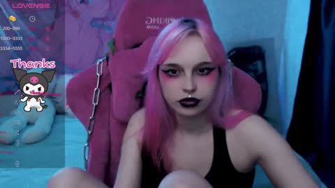 Snapshot of pineapple_dope chatting on December 23, 2:02 am Nancy online show from December 23, 2:02 am
