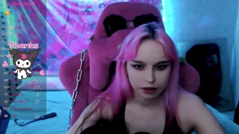 Snapshot of pineapple_dope chatting on December 20, 11:05 pm Nancy online show from December 20, 11:05 pm
