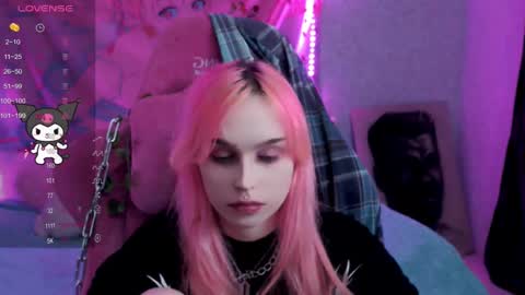 Snapshot of pineapple_dope chatting on March 12, 10:39 pm Nancy online show from March 12, 10:39 pm
