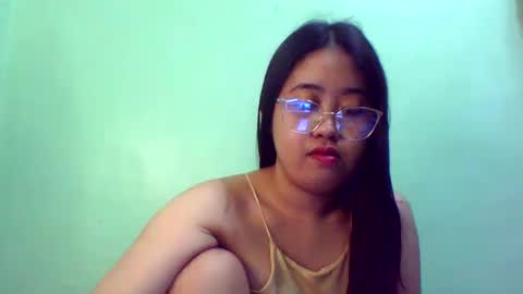 Snapshot of pinkish_shine chatting on February 28, 1:37 am Hi its me shine online show from February 28, 1:37 am