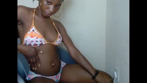 Snapshot of pinknjuicyx chatting on December 6, 1:27 pm pinknjuicyx online show from December 6, 1:27 pm