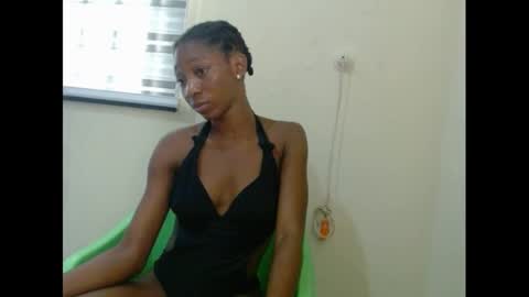 Snapshot of pinknjuicyx chatting on December 5, 9:00 am pinknjuicyx online show from December 5, 9:00 am