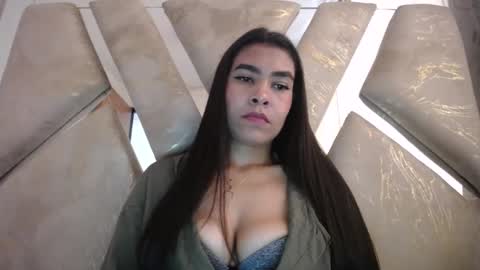 Snapshot of pinks_girls chatting on January 19, 3:21 pm pinks_girls online show from January 19, 3:21 pm