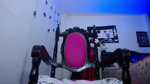 Snapshot of pinky_pinky_ chatting on December 24, 5:34 pm VIOLETA LOPEZ online show from December 24, 5:34 pm