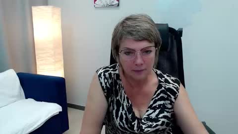 Snapshot of pion_s chatting on September 12, 4:58 am Bella online show from September 12, 4:58 am