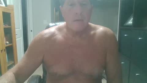 Snapshot of pleeeezeher chatting on December 6, 4:19 am pleeeezeher online show from December 6, 4:19 am