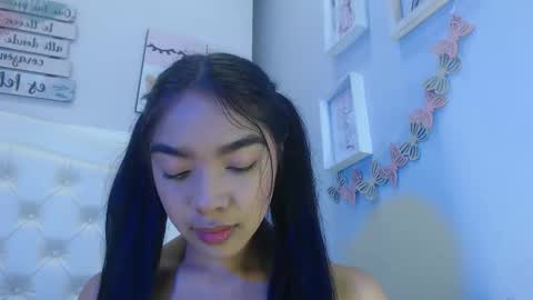 Snapshot of pocahontas_moon chatting on September 19, 1:26 pm Pocahontas online show from September 19, 1:26 pm