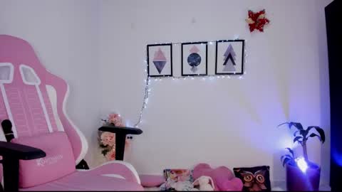 Snapshot of pocahontas_sensual chatting on September 10, 11:28 pm Jasmine online show from September 10, 11:28 pm