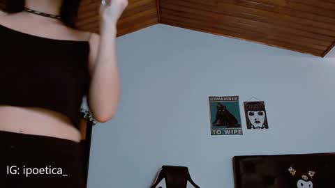 Snapshot of poeeticaa_ chatting on January 4, 8:37 pm IG ipoetica online show from January 4, 8:37 pm