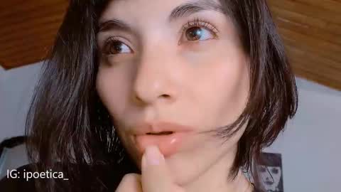 Snapshot of poeeticaa_ chatting on December 21, 8:43 pm IG ipoetica online show from December 21, 8:43 pm
