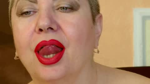 LADY POSH online show from February 21, 5:35 am