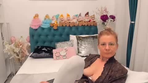 Snapshot of prettyblackeyes chatting on January 25, 10:18 pm wilma online show from January 25, 10:18 pm