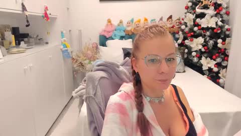 Snapshot of prettyblackeyes chatting on December 10, 3:41 am wilma online show from December 10, 3:41 am