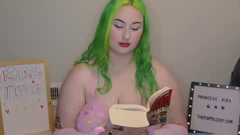 Snapshot of princesskiracb chatting on September 10, 2:07 pm Princess Kira online show from September 10, 2:07 pm