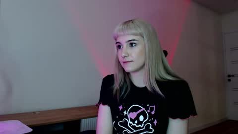 Snapshot of princessshy___ chatting on February 26, 7:21 pm 18 y.o online show from February 26, 7:21 pm