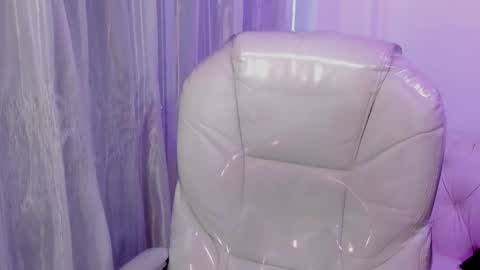 Snapshot of purple_slut_ chatting on March 7, 8:33 pm Anna online show from March 7, 8:33 pm
