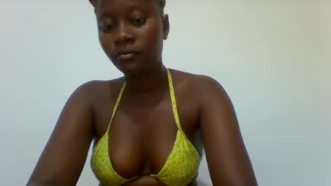 Snapshot of queen_diveer chatting on September 13, 3:42 am queen_diveer online show from September 13, 3:42 am