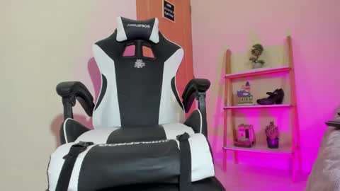 Your Queen Esthefi online show from January 13, 3:58 pm