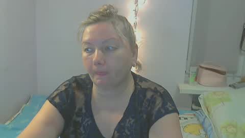 Snapshot of queen_jane8 chatting on February 18, 5:09 pm queen_jane8 online show from February 18, 5:09 pm