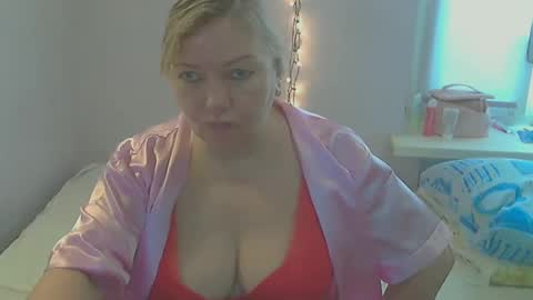 Snapshot of queen_jane8 chatting on March 6, 8:41 am queen_jane8 online show from March 6, 8:41 am