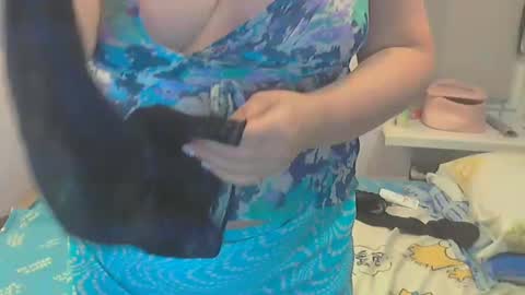 Snapshot of queen_jane8 chatting on February 23, 5:18 pm queen_jane8 online show from February 23, 5:18 pm