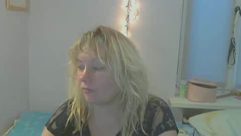 Snapshot of queen_jane8 chatting on February 14, 2:33 pm queen_jane8 online show from February 14, 2:33 pm