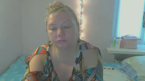 Snapshot of queen_jane8 chatting on March 3, 10:06 am queen_jane8 online show from March 3, 10:06 am