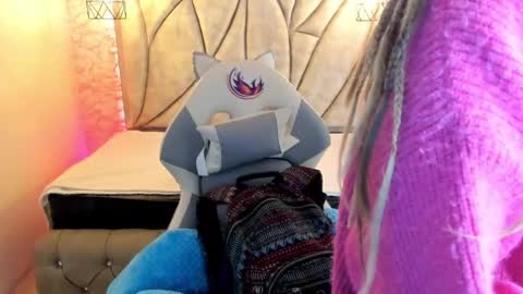 Snapshot of queen_perla_ chatting on February 20, 12:04 pm online show from February 20, 12:04 pm