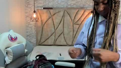 Snapshot of queen_perla_ chatting on February 16, 12:54 pm online show from February 16, 12:54 pm